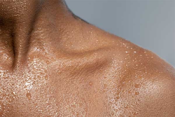 皮膚會癢，通常是皮膚發汗異常所造成的