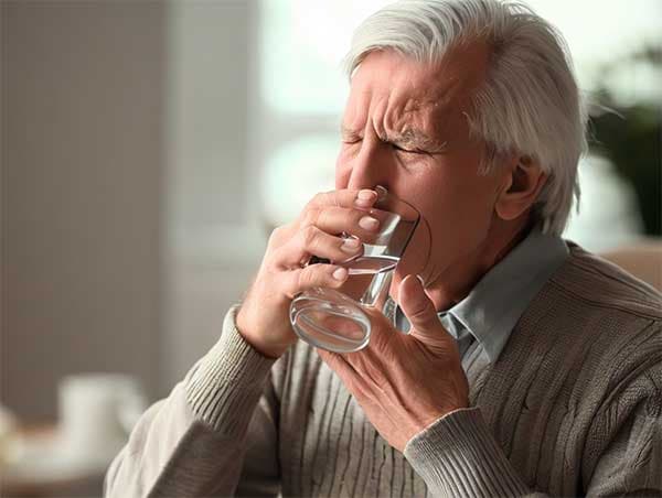 熱傷肺胃證最常見的就是咳嗽與口渴